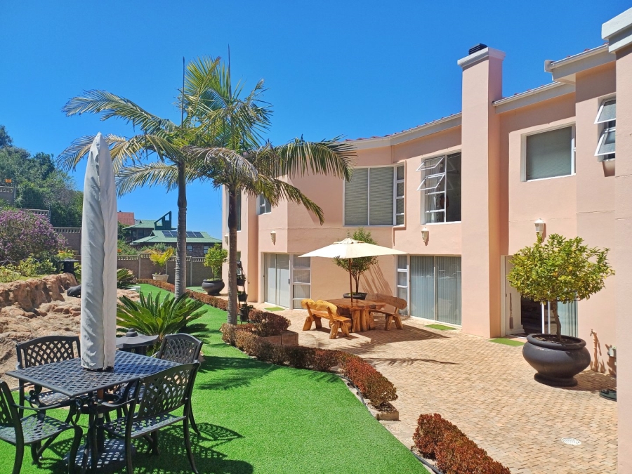 5 Bedroom Property for Sale in Outeniqua Strand Western Cape